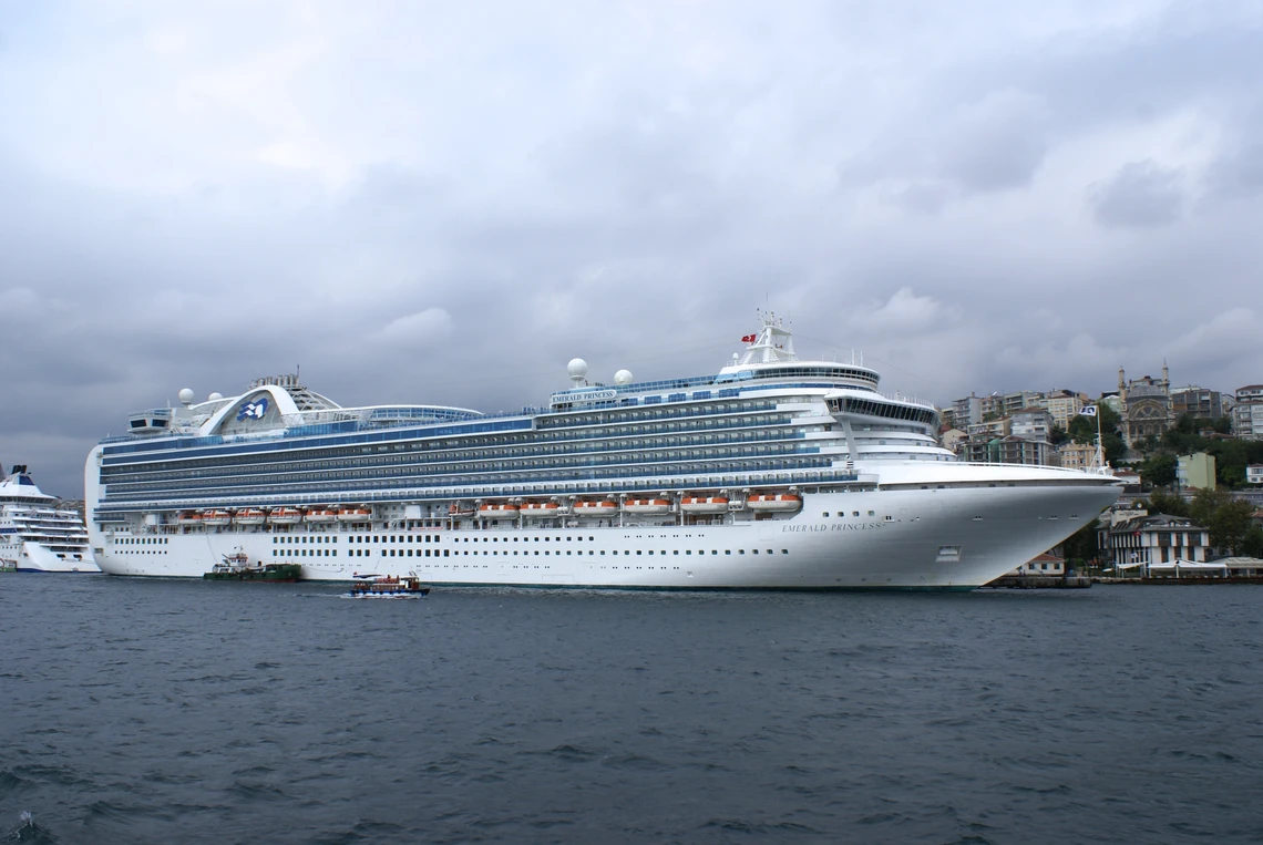 Emerald_Princess_Cruise_Ship