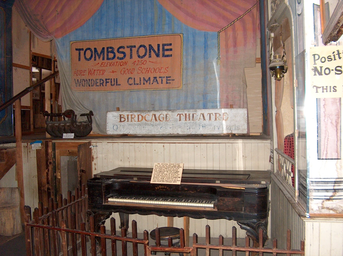 Interior_of_Birdcage_Saloon